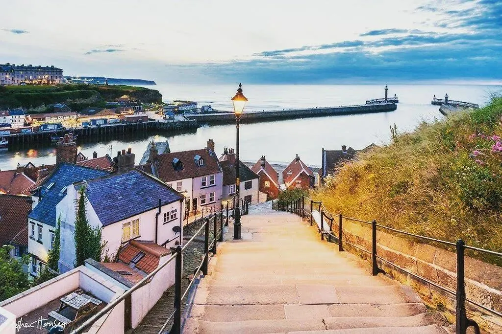 Harbour View - Whitby Apartment