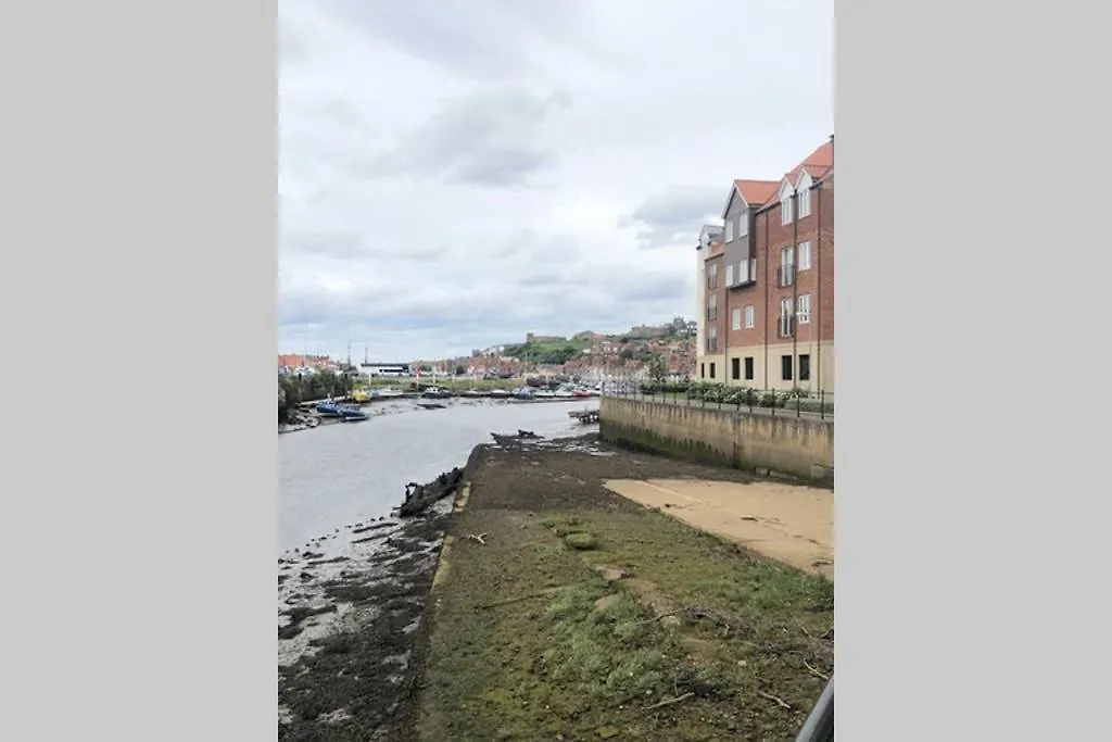 Harbour View - Whitby Apartment